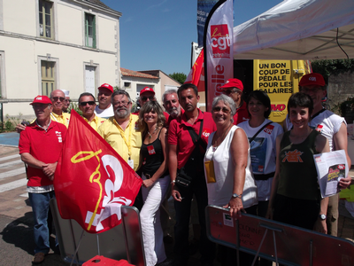 Les militants CGT avaient installé leur barnum aux Sables d'Olonne